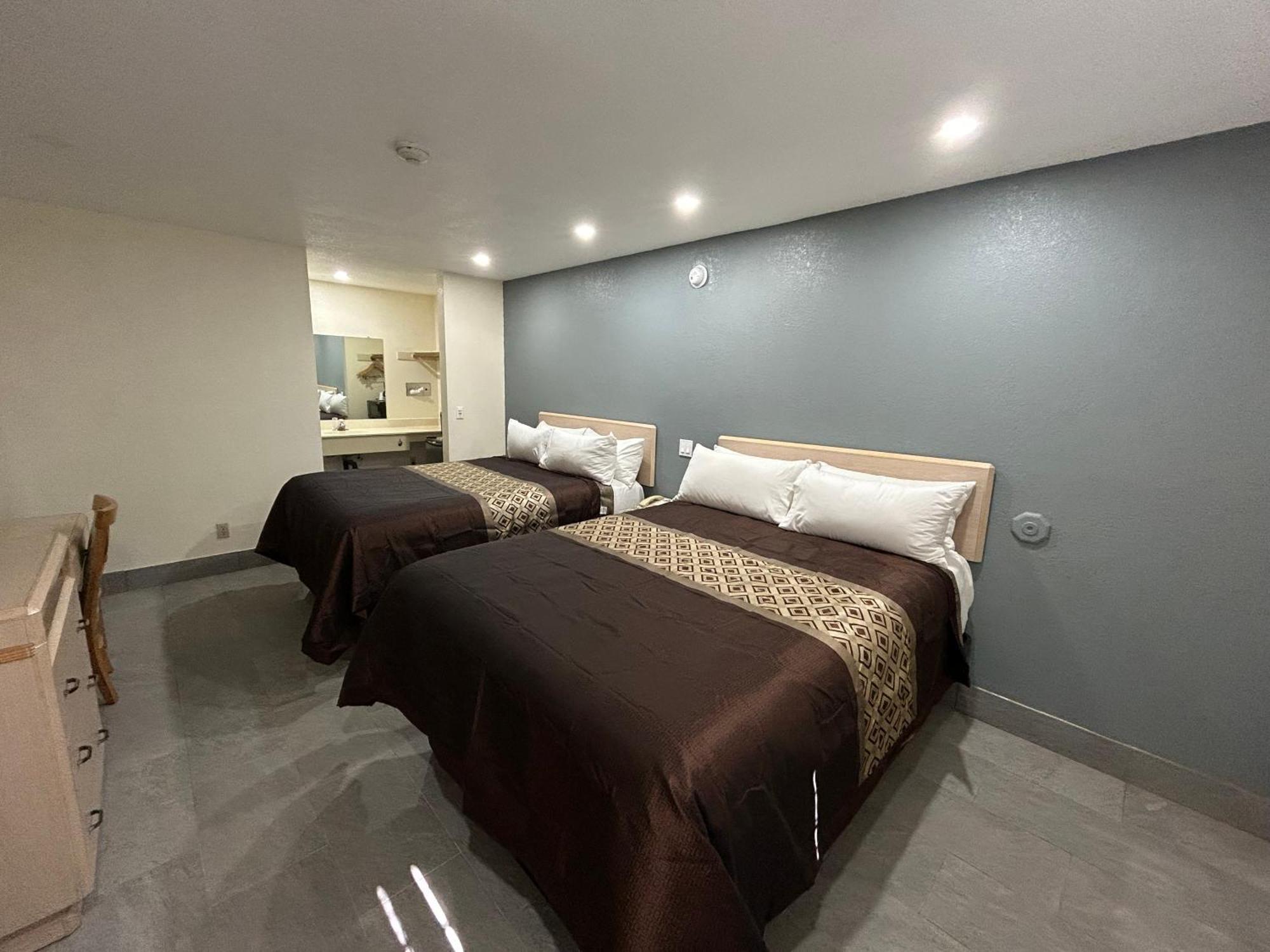 California And Us 395 Hotel 2*