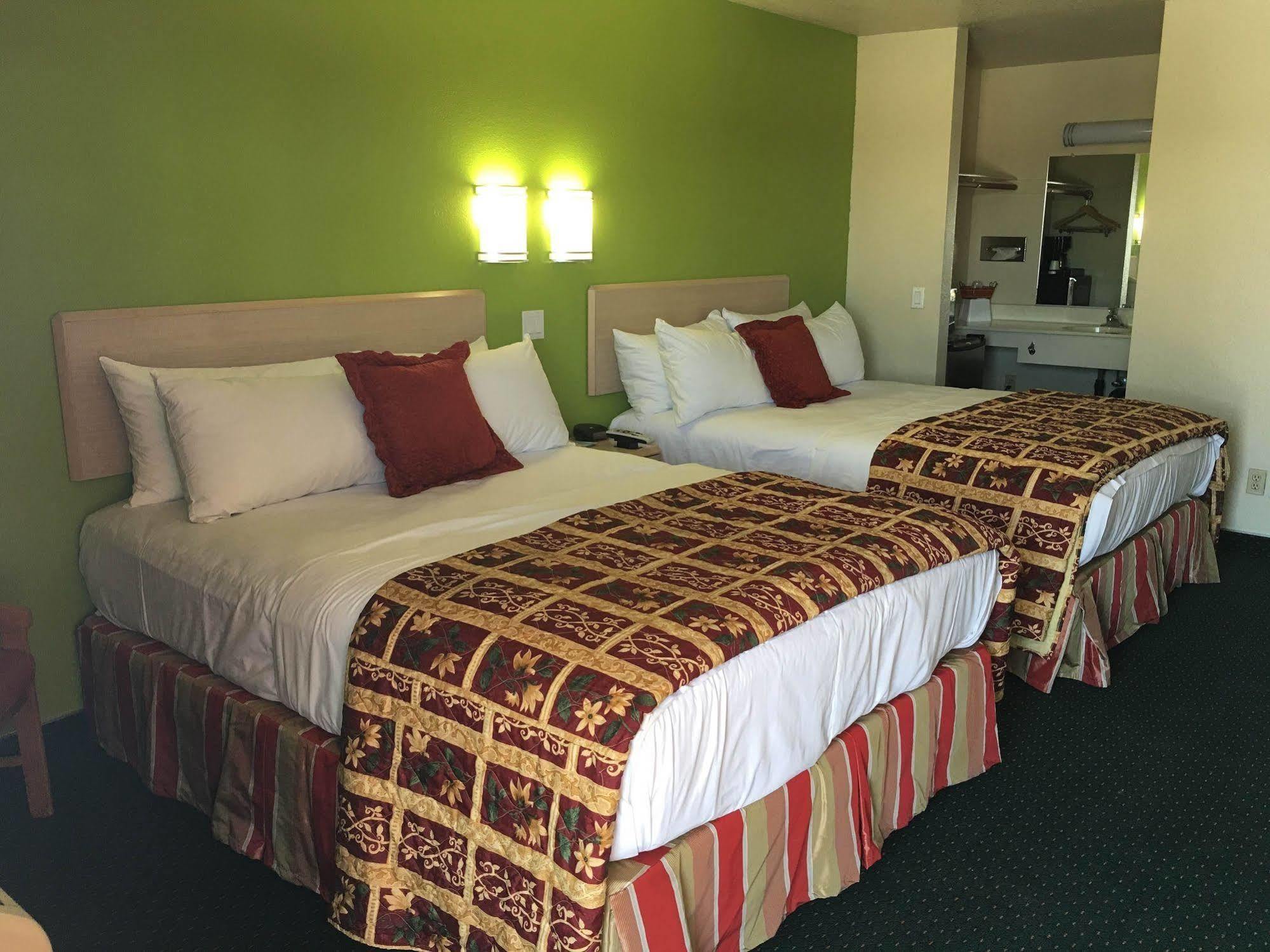 California And Us 395 Hotel 2*